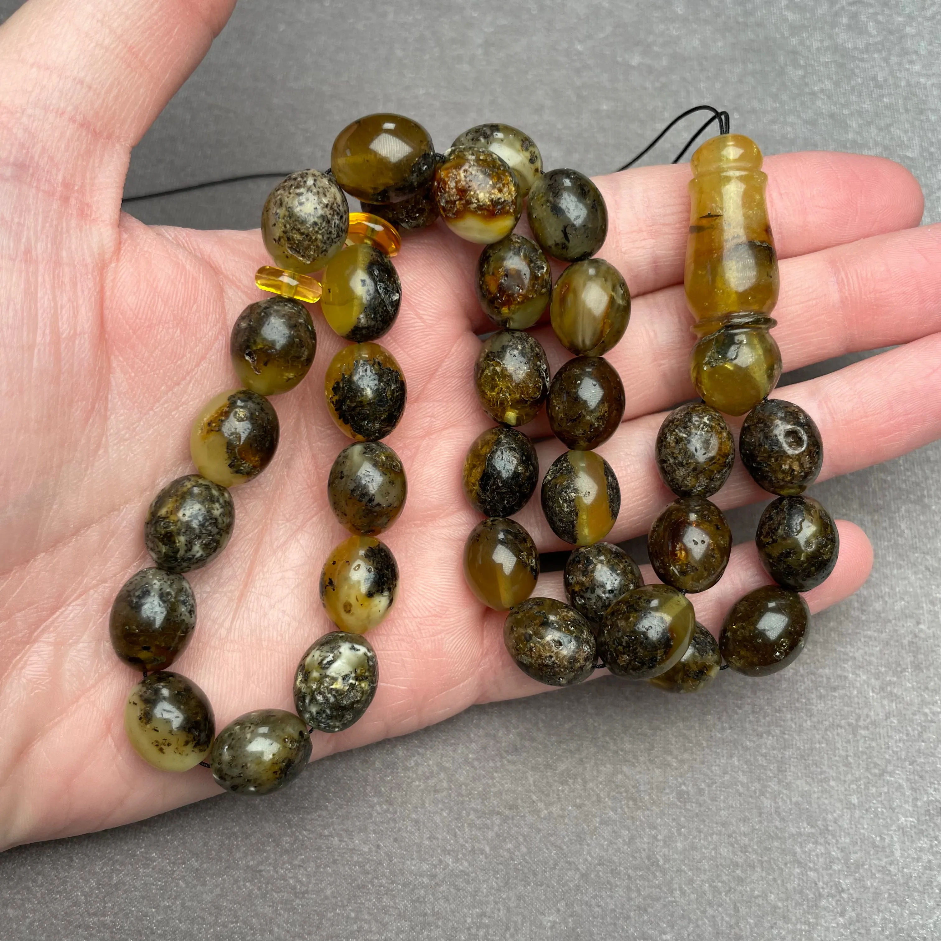 BLACK AMBER MISBAHA 11,5x13,9mm 36,1g