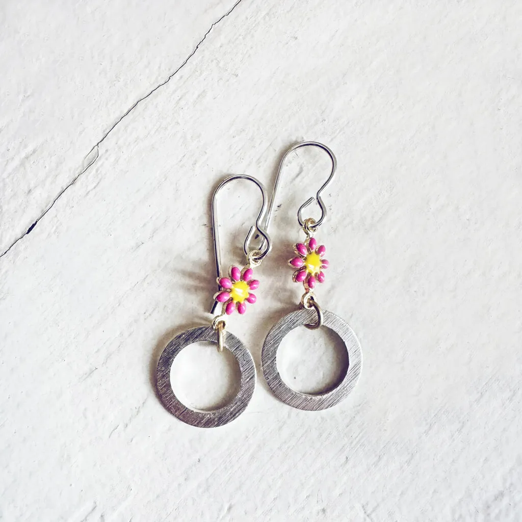 daisy ring // enamel daisy flower and silver plated circle ring earrings