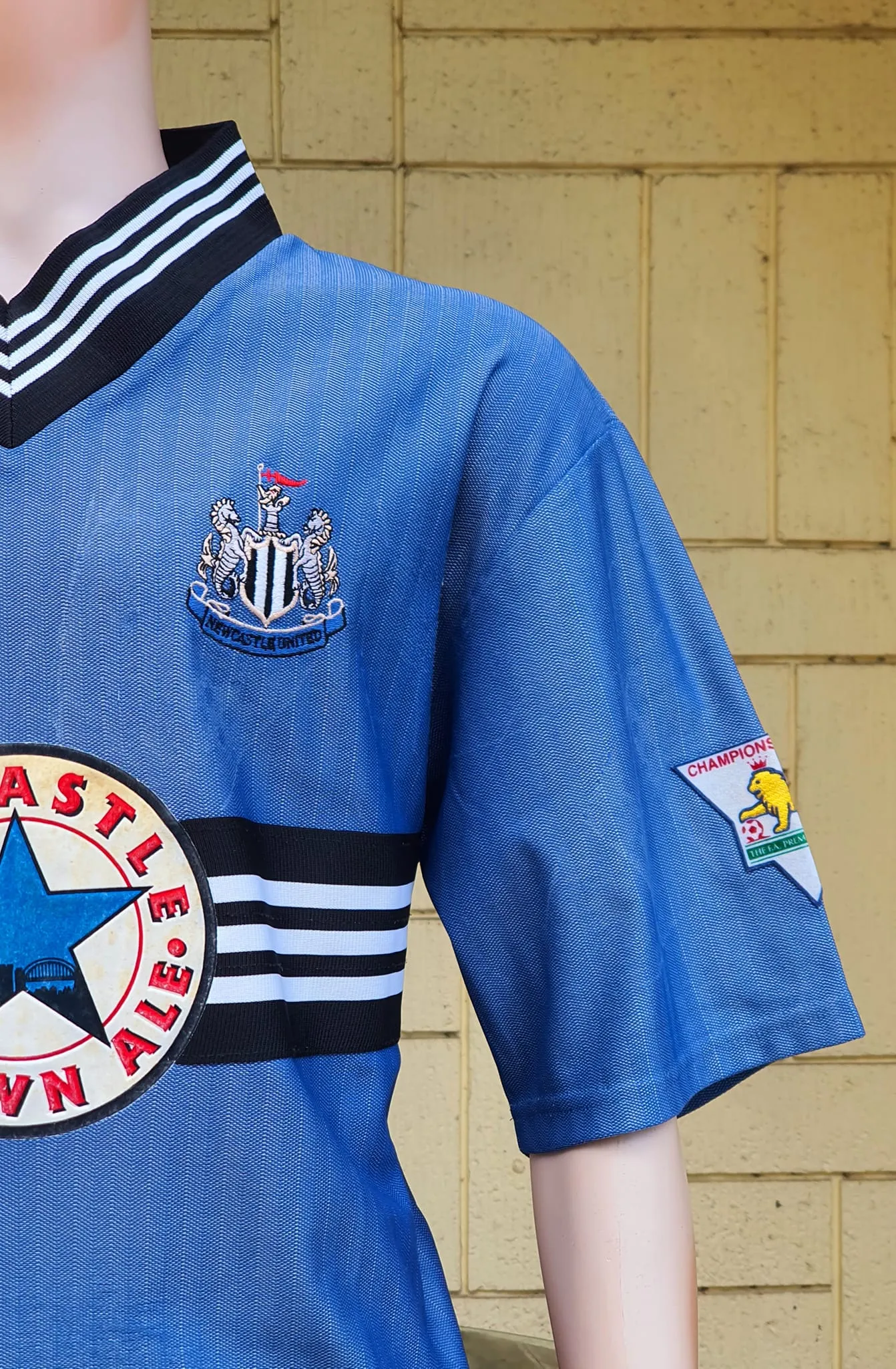 ENGLISH PREMIER NEWCASTLE UNITED FC 1996-1997 PREMIER 2ND, CHARITY SHIELD RUNNER UP, ALAN SHEARER JERSEY ADIDAS MEMORABILIA SHIRT XL  SOLD OUT !!!
