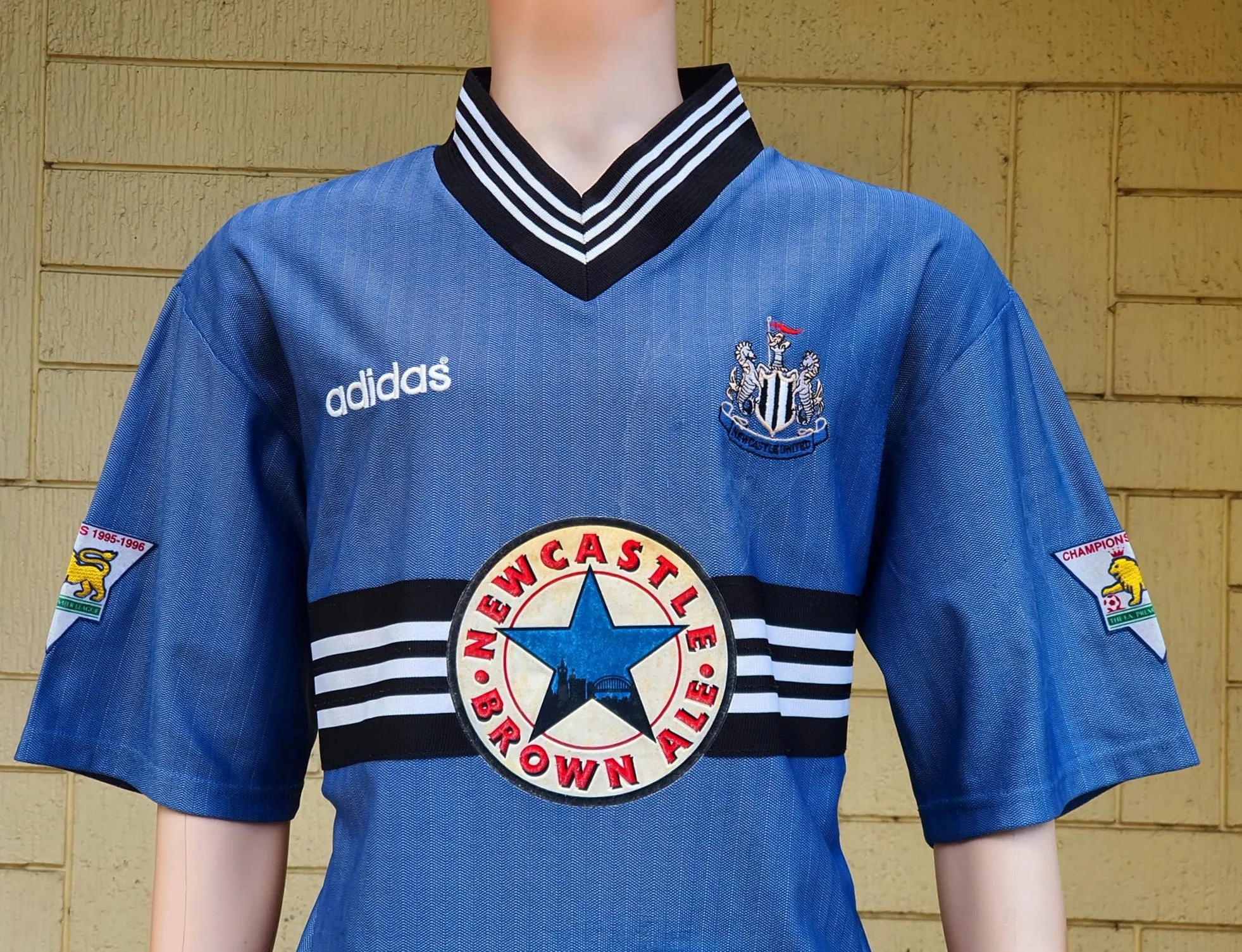 ENGLISH PREMIER NEWCASTLE UNITED FC 1996-1997 PREMIER 2ND, CHARITY SHIELD RUNNER UP, ALAN SHEARER JERSEY ADIDAS MEMORABILIA SHIRT XL  SOLD OUT !!!