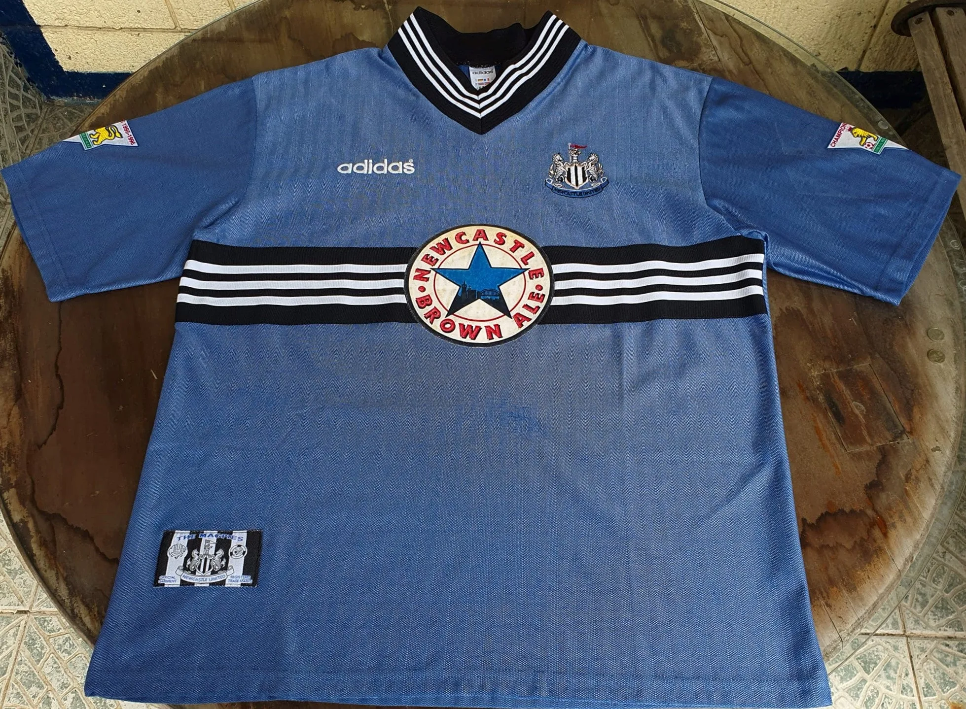 ENGLISH PREMIER NEWCASTLE UNITED FC 1996-1997 PREMIER 2ND, CHARITY SHIELD RUNNER UP, ALAN SHEARER JERSEY ADIDAS MEMORABILIA SHIRT XL  SOLD OUT !!!