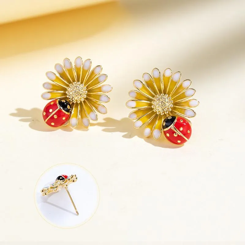 Flower Small Fresh Daisy Earrings