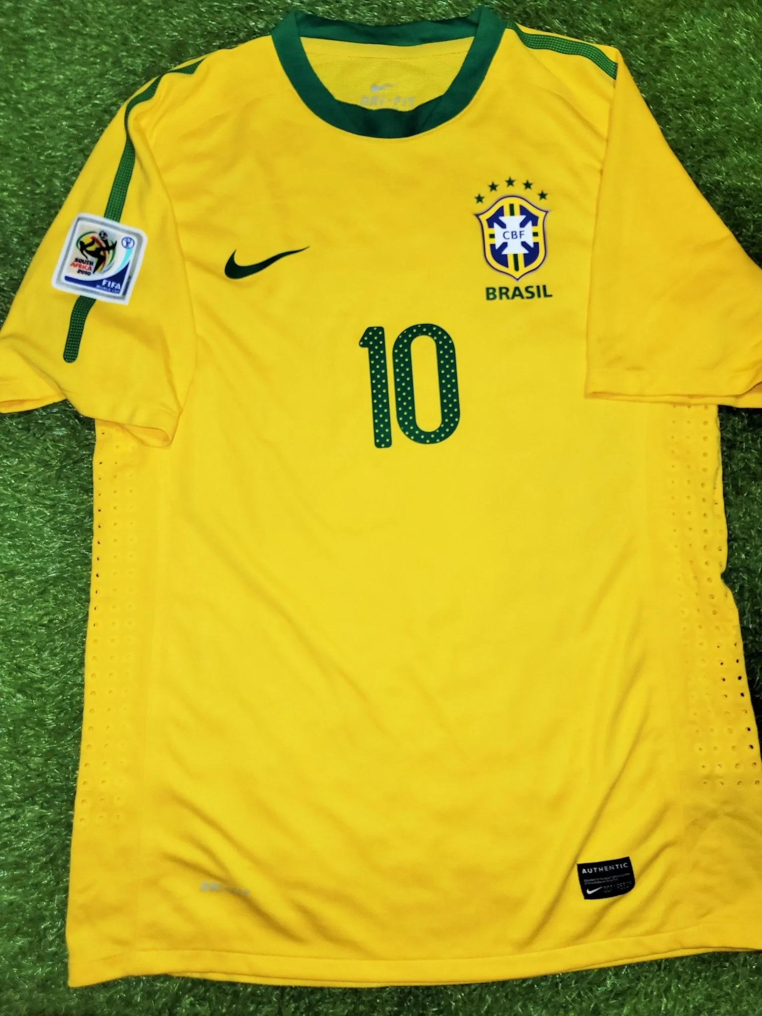 Kaka Brazil WORLD CUP 2010 PLAYER ISSUE Soccer Jersey Shirt L SKU# 369276-703