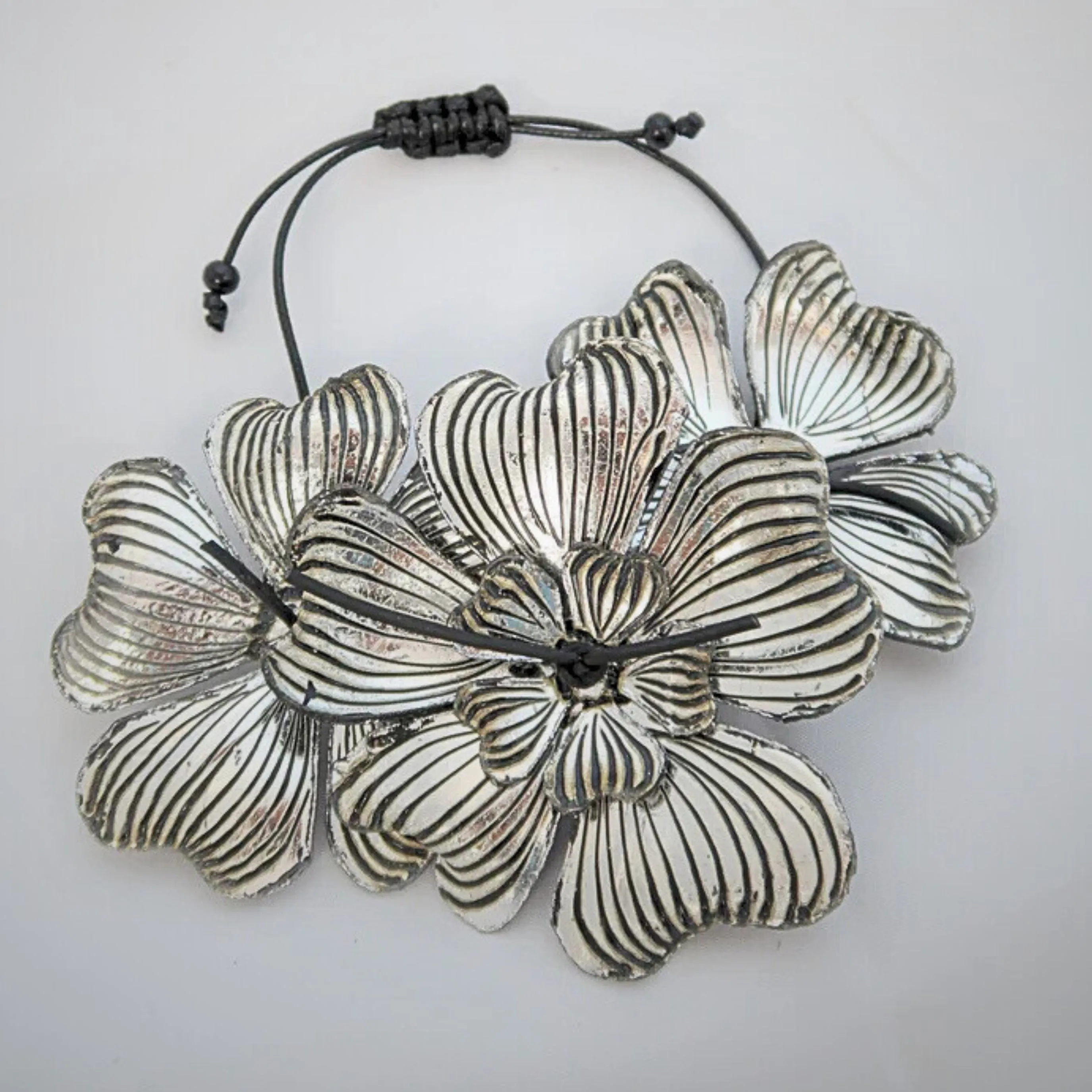 RECYCLED PLASTIC BOTTLES PLUMERIA BRACELET - SILVER