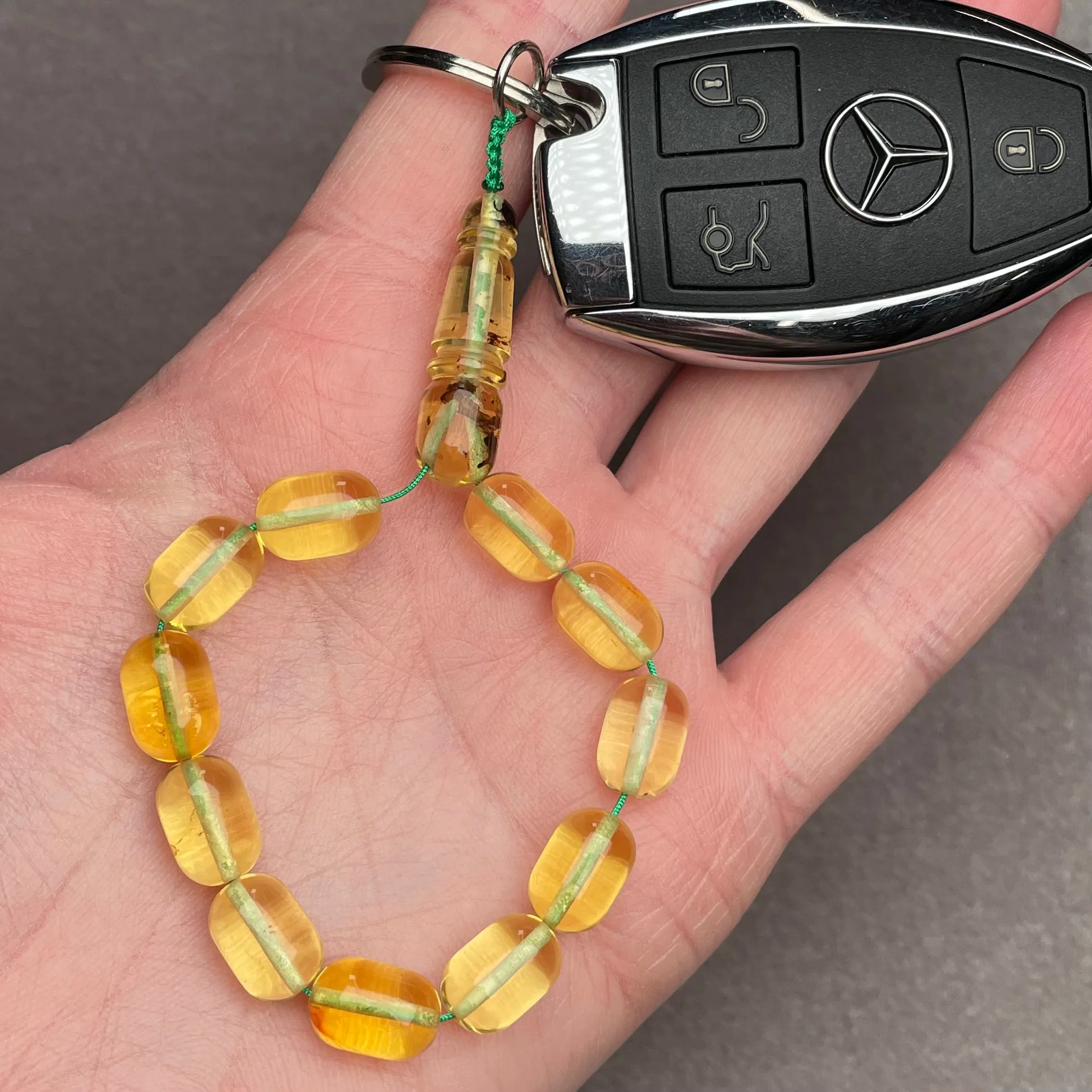 TRANSPARENT AMBER KEYCHAIN 8,1x11,7mm 9,5g