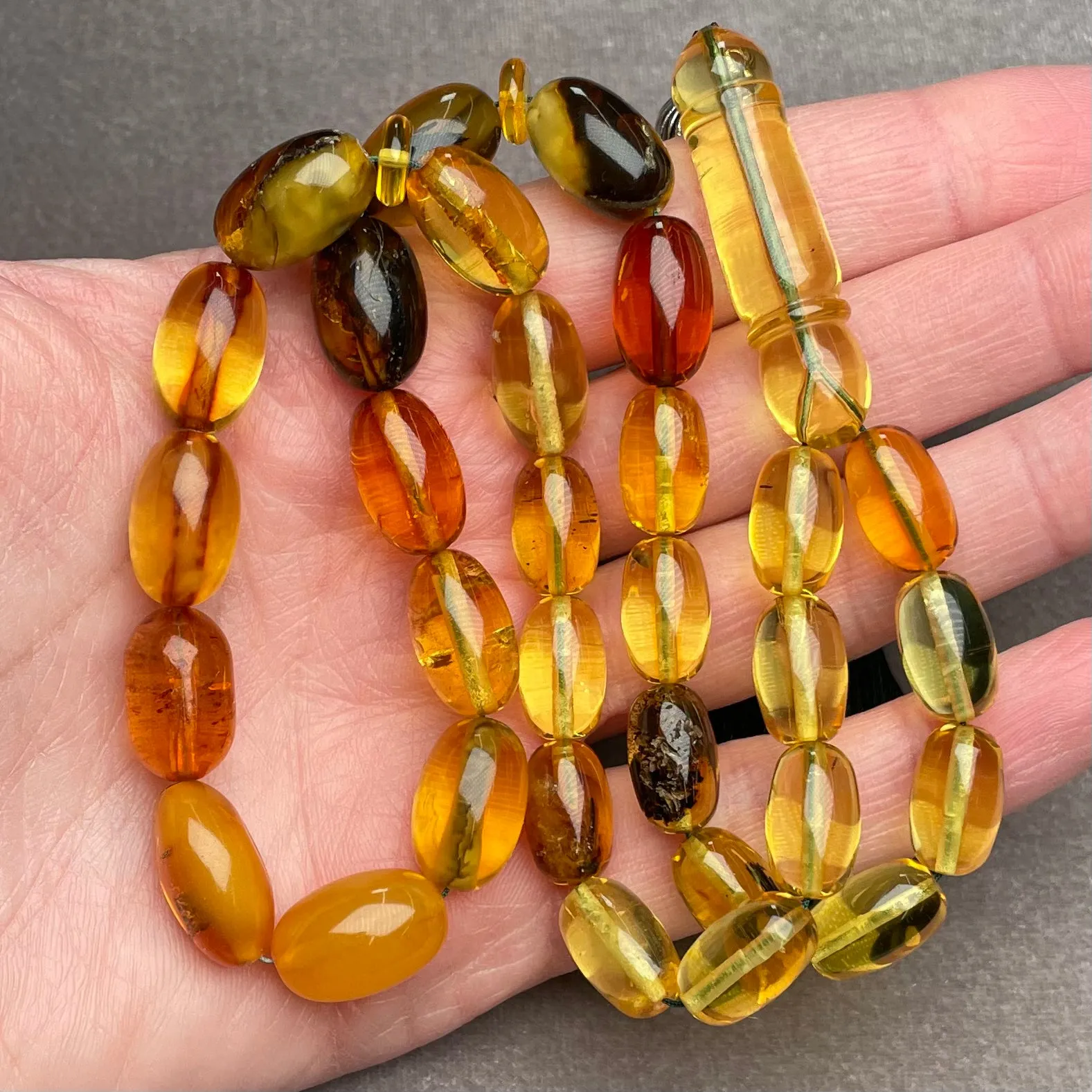 TRANSPARENT AMBER MISBAHA 9,5x15,5mm 32,3g