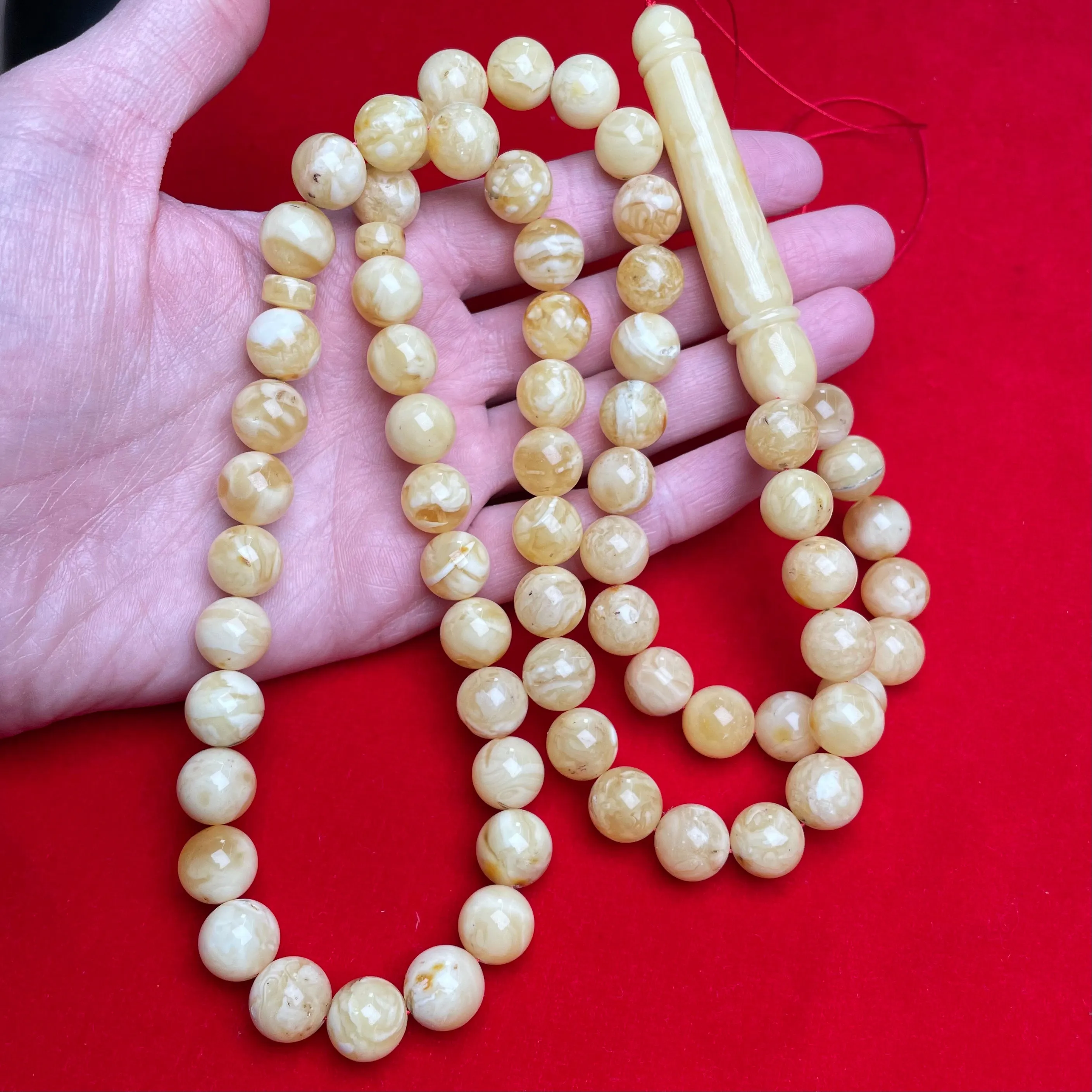 WHITE AMBER MISBAHA 12,3mm 75,3g